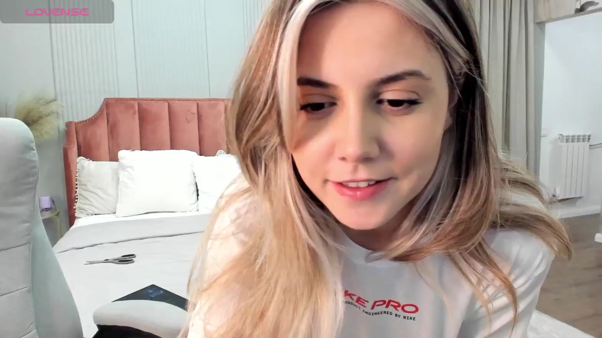 Gallery image thumbnail from NellieCutest's myfreecams stream on, 06/01/2024, 19:43 image 19 of 20