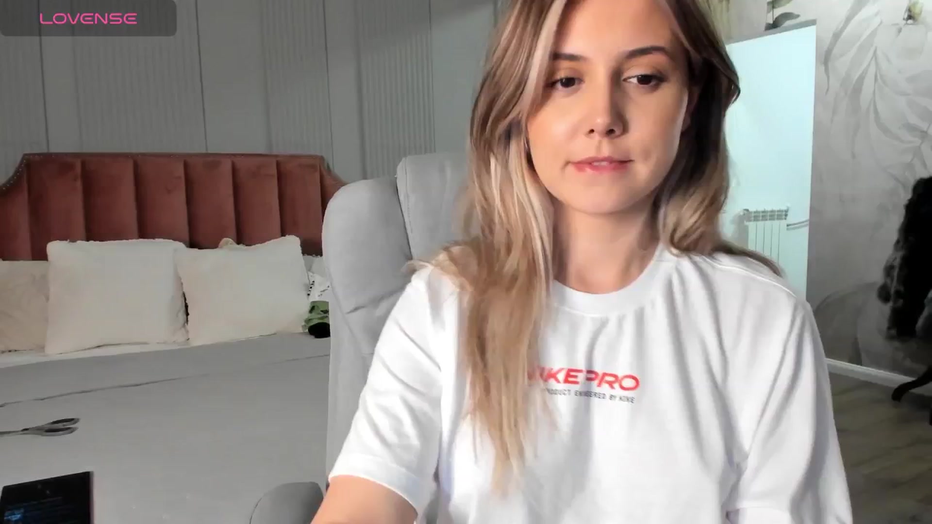 Gallery image thumbnail from NellieCutest's myfreecams stream on, 06/01/2024, 21:17 image 4 of 20