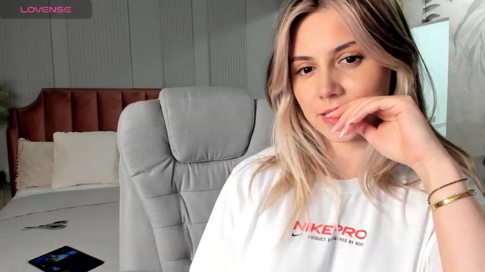 Gallery image thumbnail from NellieCutest's myfreecams stream on, 06/01/2024, 21:17 image 11 of 20