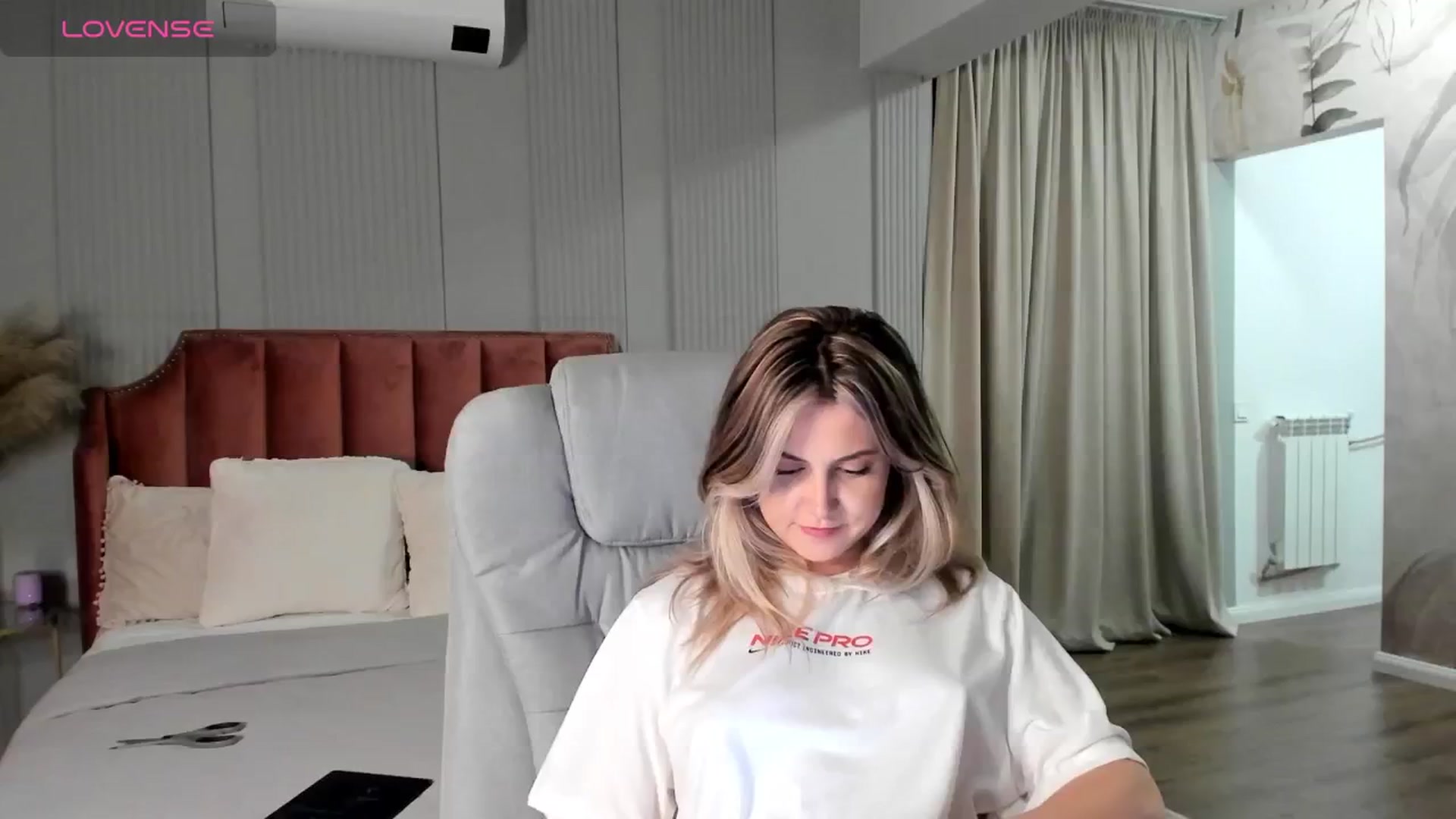 Gallery image thumbnail from NellieCutest's myfreecams stream on, 06/01/2024, 21:17 image 10 of 20