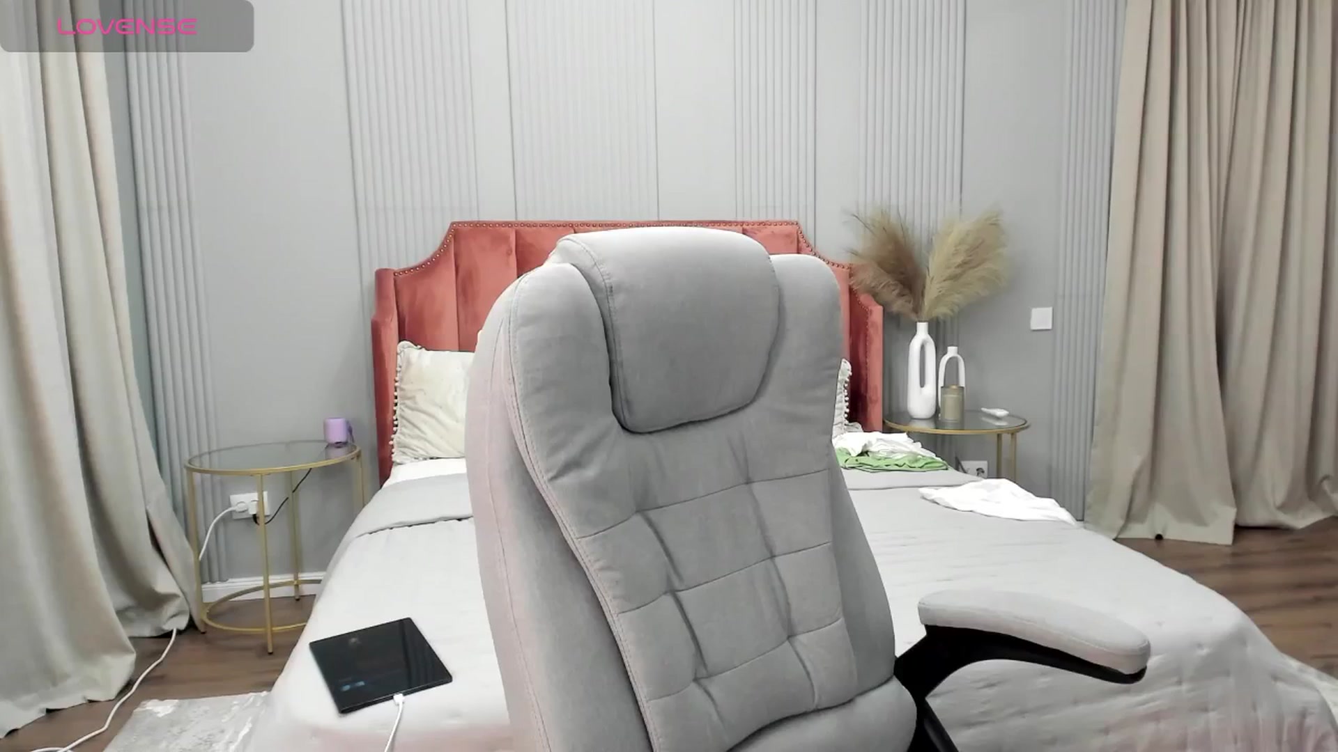 Gallery image thumbnail from NellieCutest's myfreecams stream on, 06/06/2024, 21:15 image 1 of 20
