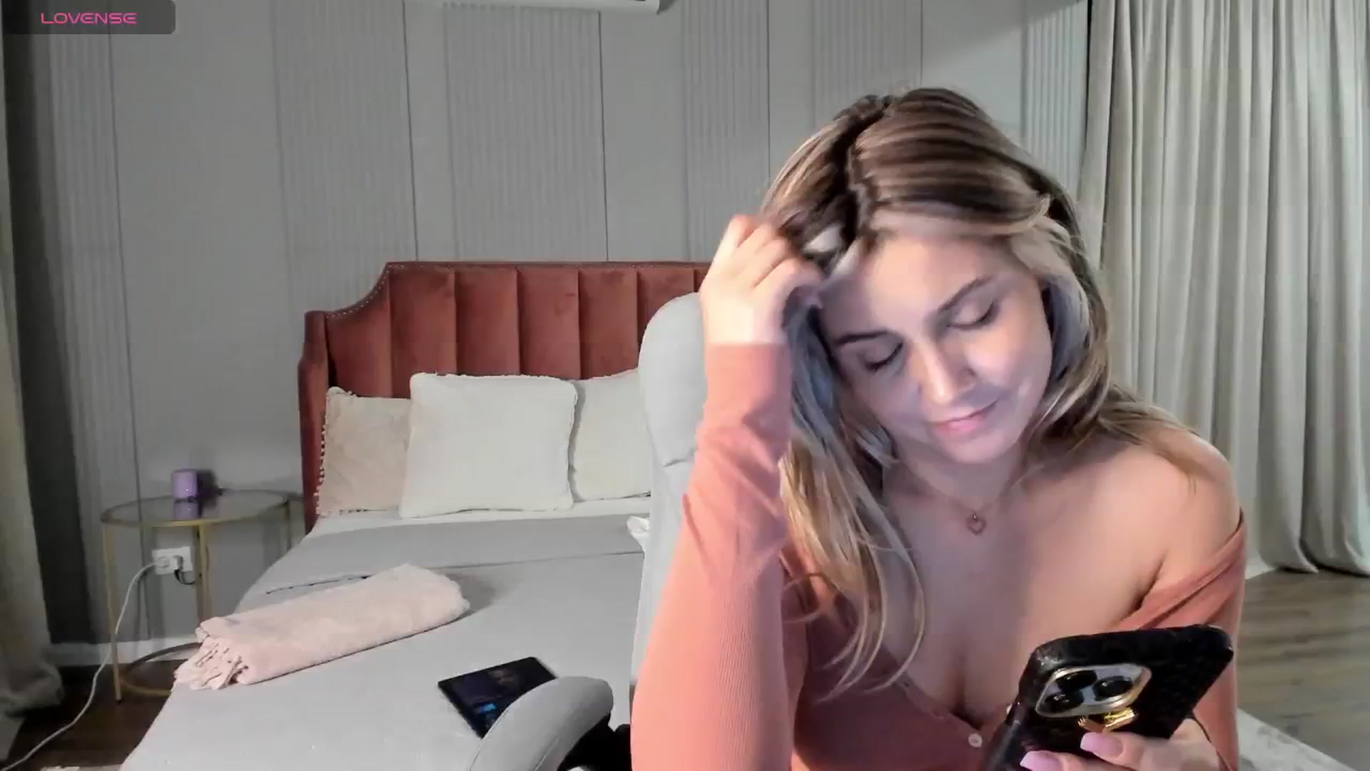 Gallery image thumbnail from NellieCutest's myfreecams stream on, 06/07/2024, 22:09 image 17 of 20