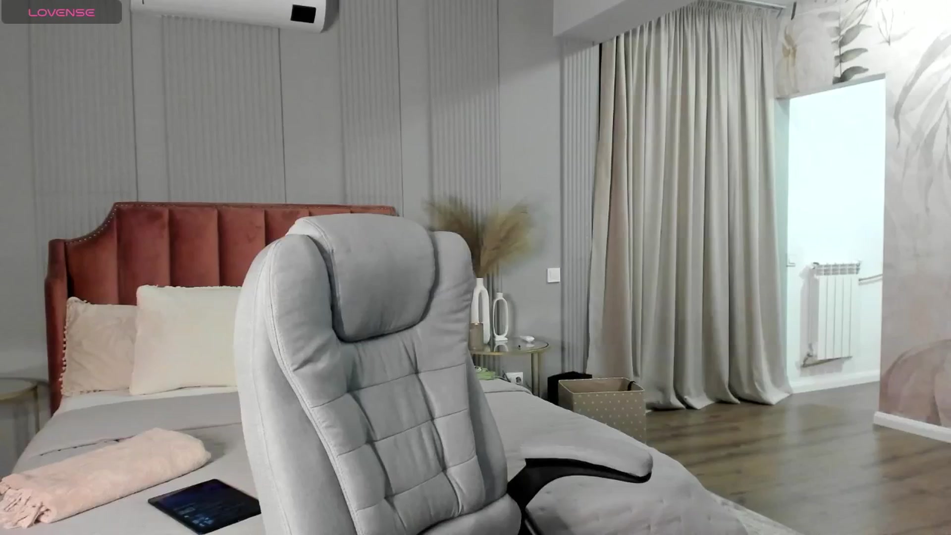 Gallery image thumbnail from NellieCutest's myfreecams stream on, 06/07/2024, 22:09 image 6 of 20