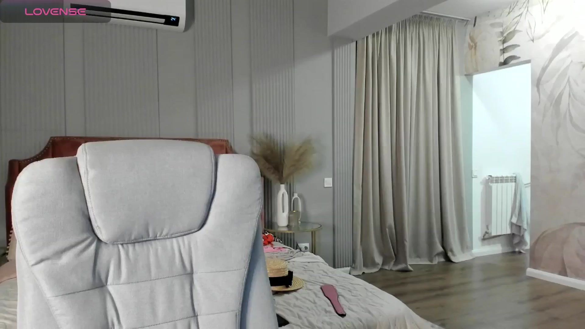 Gallery image thumbnail from NellieCutest's myfreecams stream on, 06/23/2024, 22:41 image 15 of 20