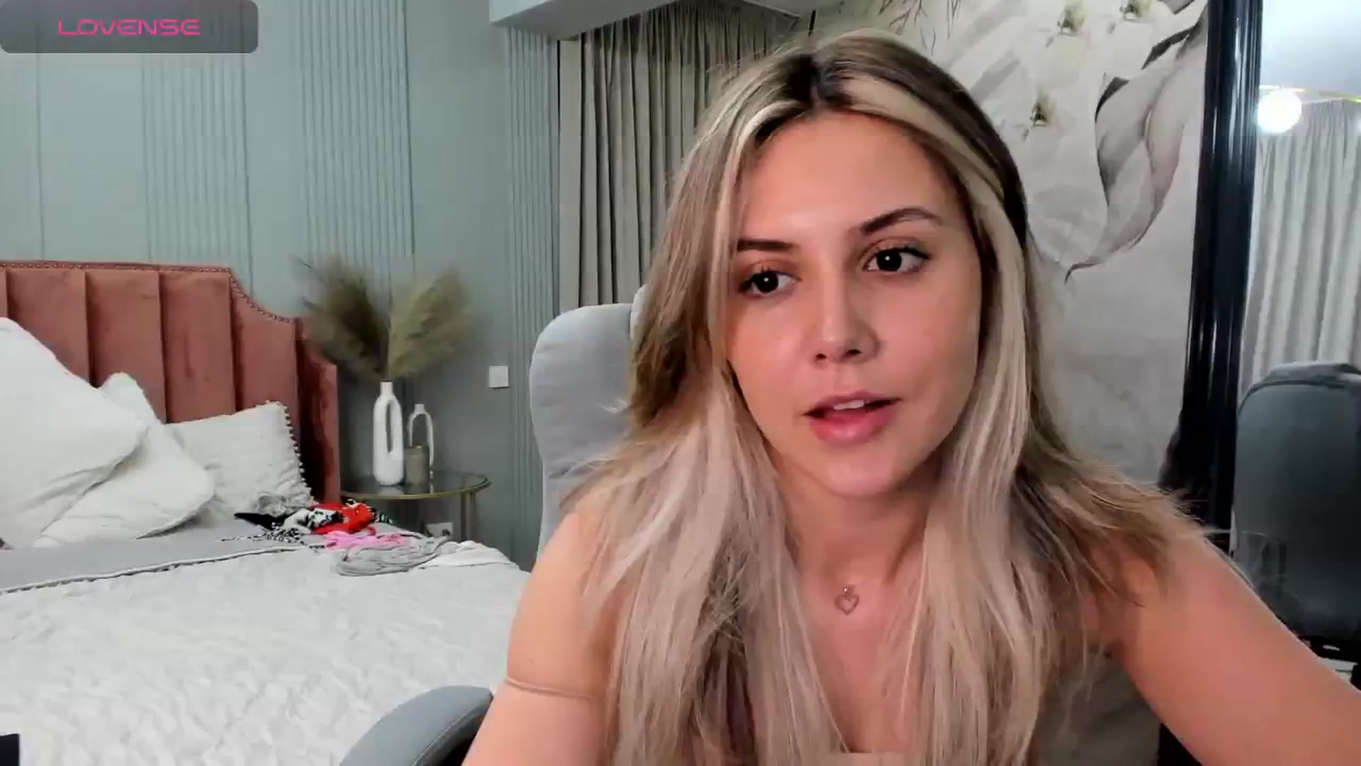 Gallery image thumbnail from NellieCutest's myfreecams stream on, 06/23/2024, 22:41 image 6 of 20