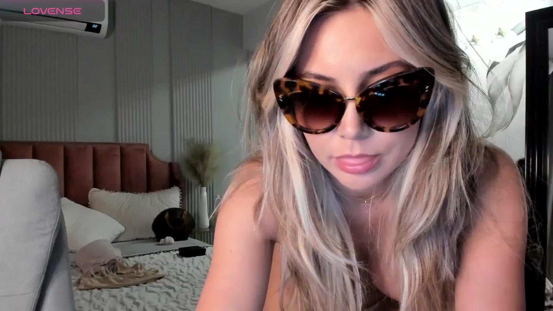 Gallery image thumbnail from NellieCutest's myfreecams stream on, 07/06/2024, 22:05 image 13 of 20