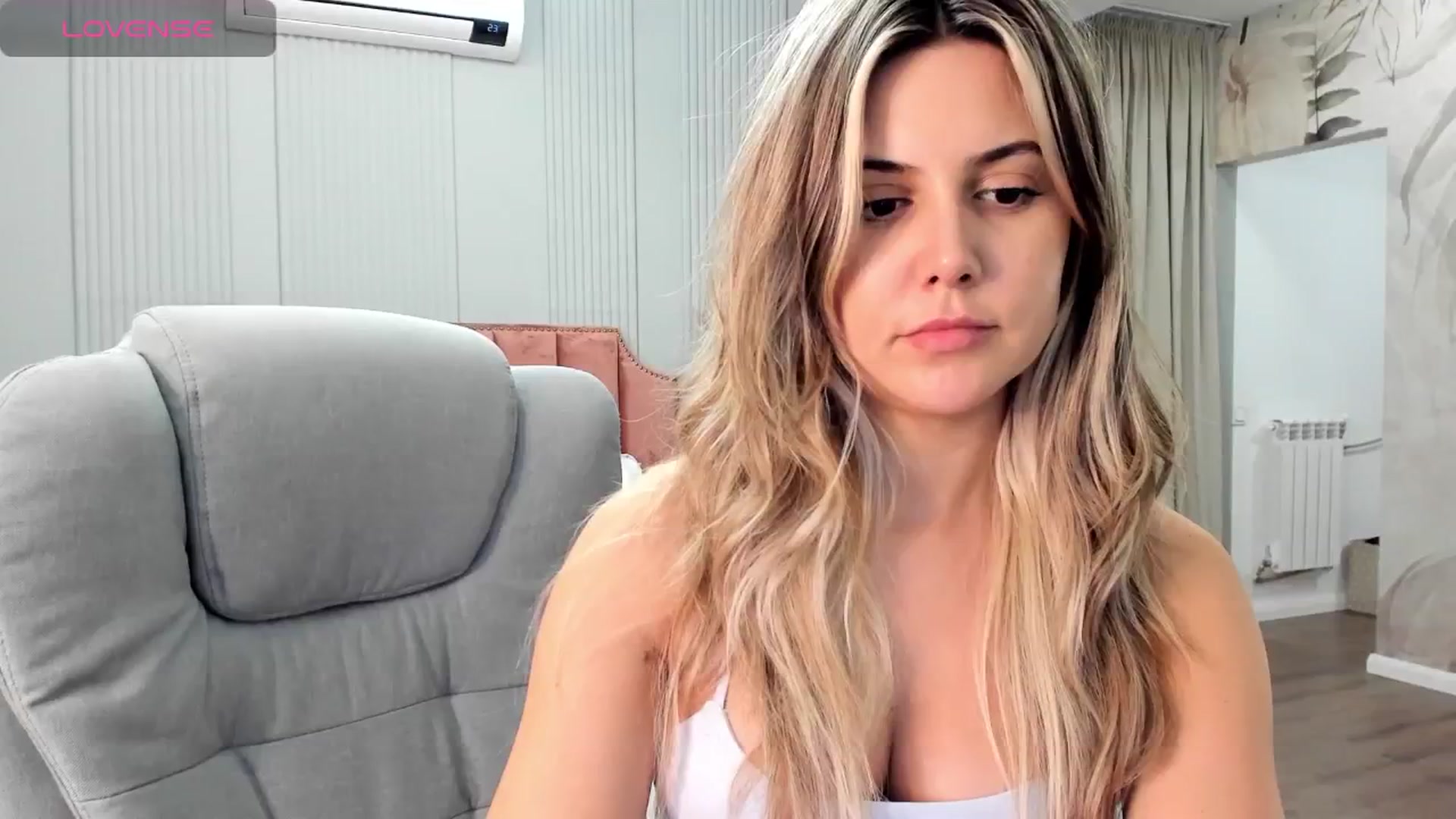 Gallery image thumbnail from NellieCutest's myfreecams stream on, 07/21/2024, 22:20 image 10 of 20