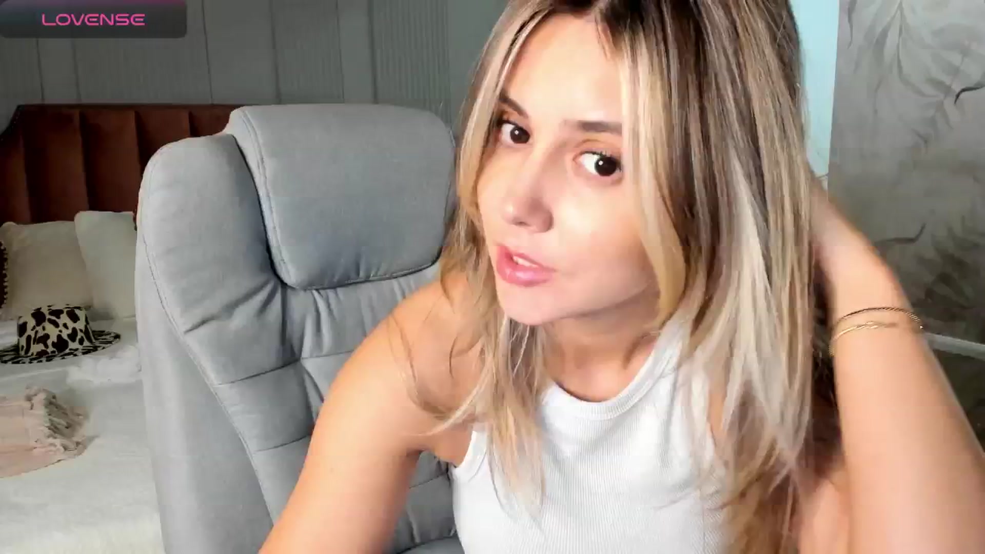 Gallery image thumbnail from NellieCutest's myfreecams stream on, 08/10/2024, 21:45 image 6 of 20