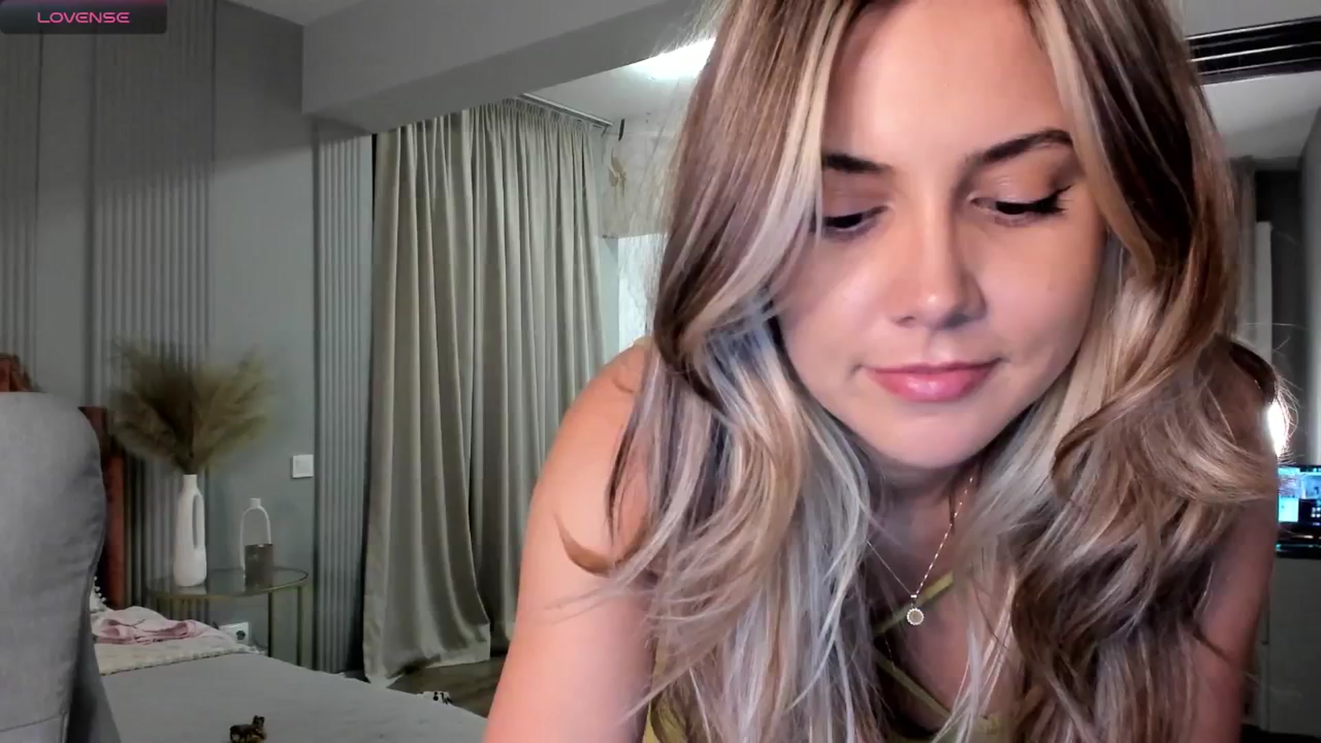 Gallery image thumbnail from NellieCutest's myfreecams stream on, 08/22/2024, 22:03 image 11 of 20