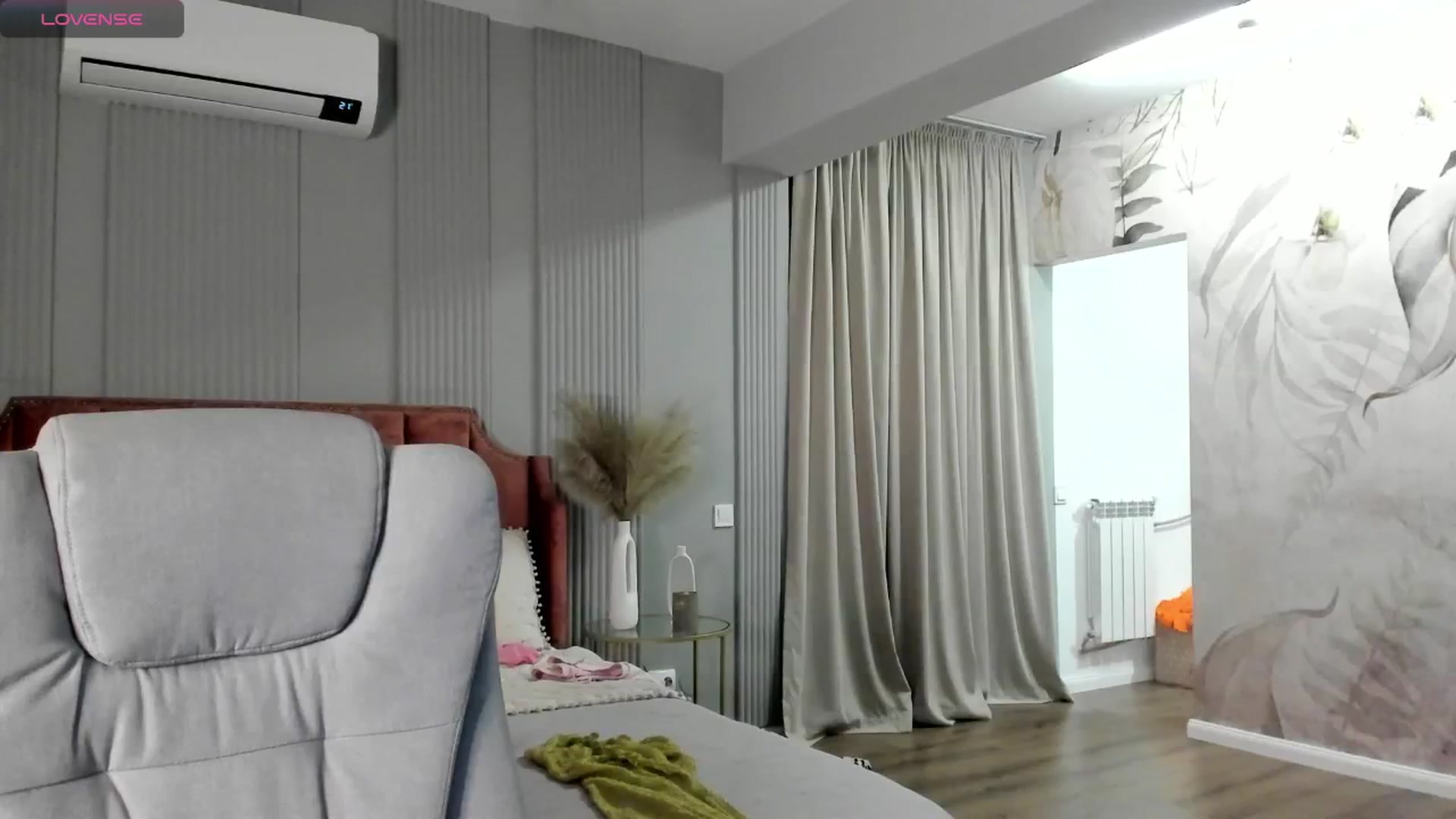 Gallery image thumbnail from NellieCutest's myfreecams stream on, 08/22/2024, 22:03 image 14 of 20