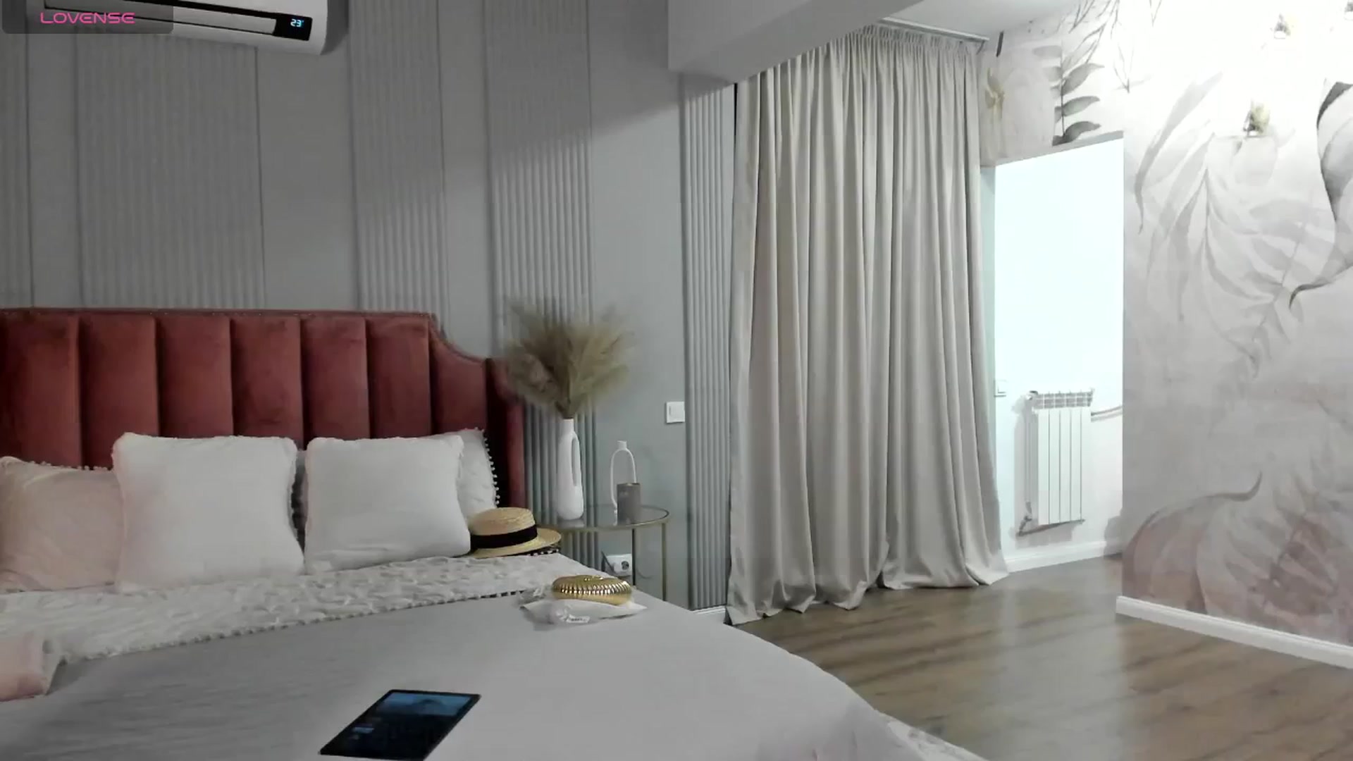 Gallery image thumbnail from NellieCutest's myfreecams stream on, 08/25/2024, 22:20 image 17 of 20