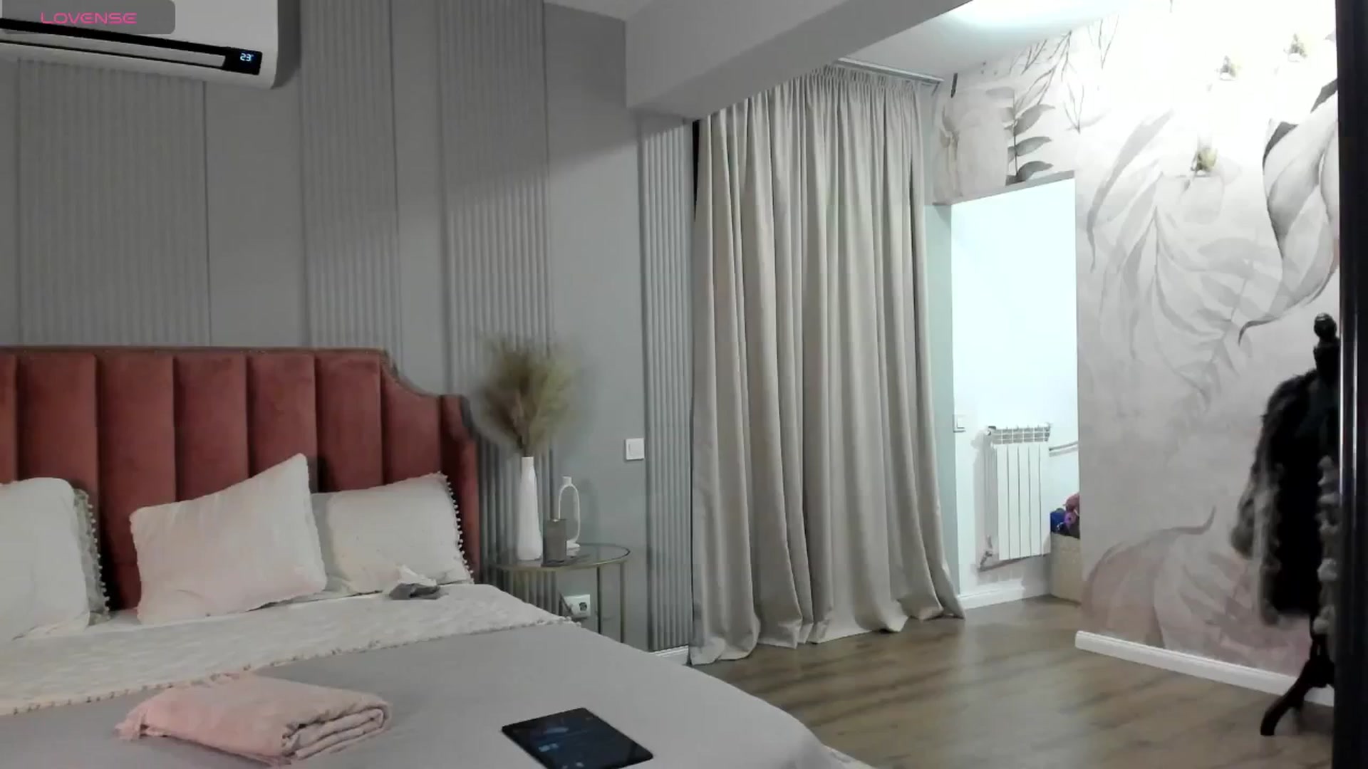 Gallery image thumbnail from NellieCutest's myfreecams stream on, 09/28/2024, 21:09 image 11 of 20
