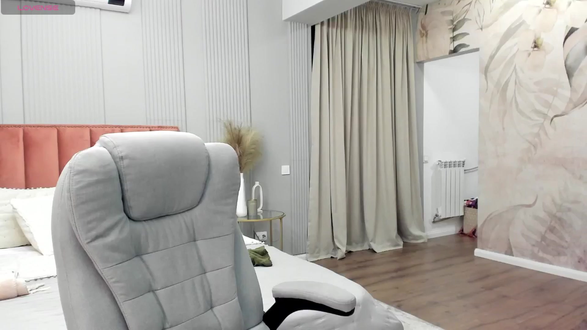 Gallery image thumbnail from NellieCutest's myfreecams stream on, 09/29/2024, 21:43 image 10 of 20