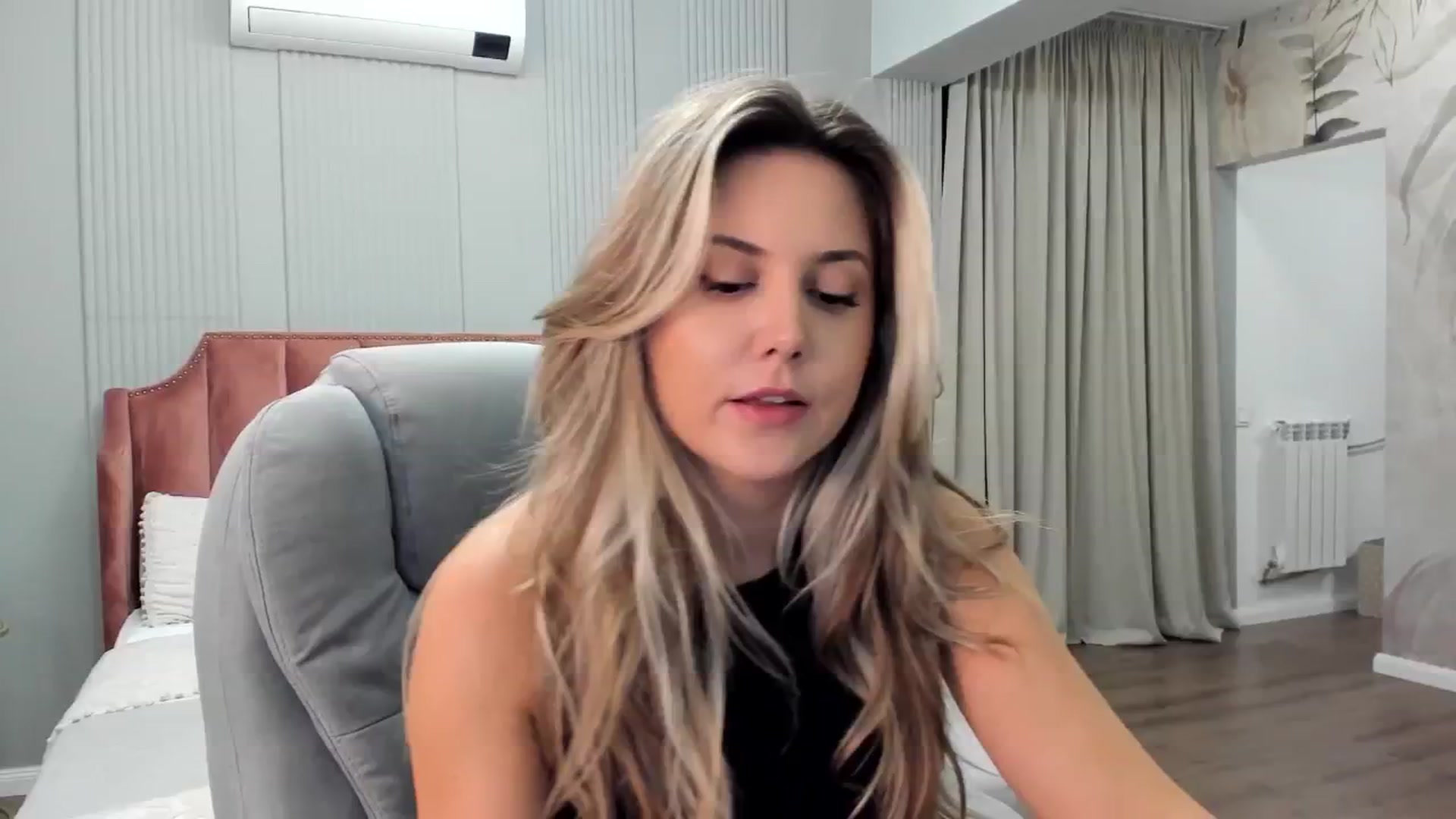 Gallery image thumbnail from NellieCutest's myfreecams stream on, 10/03/2024, 21:52 image 3 of 20