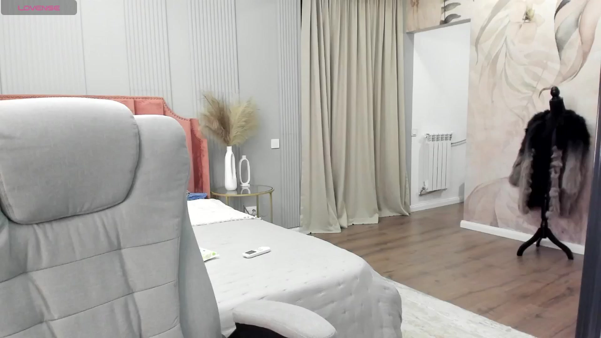 Gallery image thumbnail from NellieCutest's myfreecams stream on, 10/06/2024, 21:54 image 15 of 20