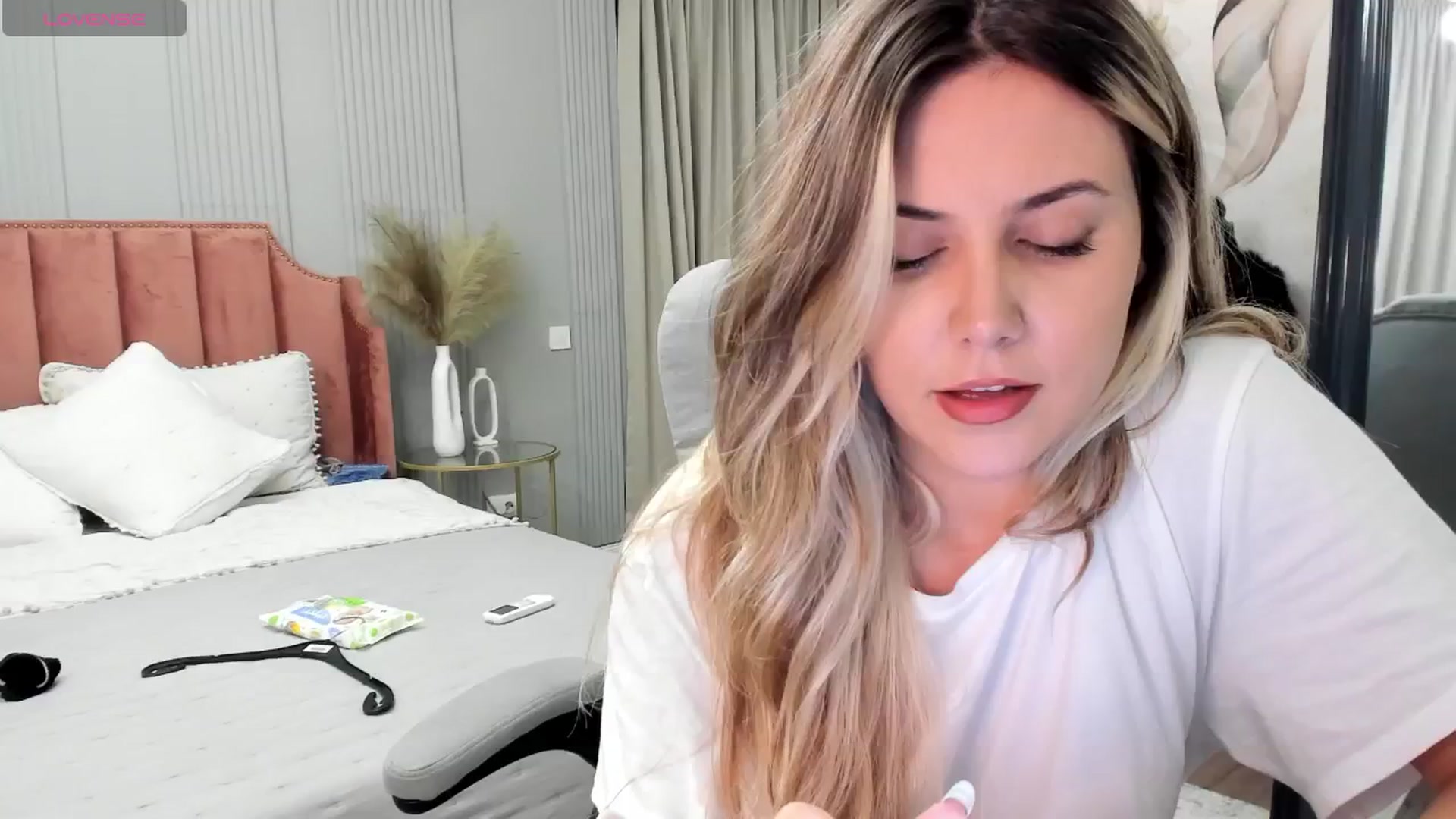Gallery image thumbnail from NellieCutest's myfreecams stream on, 10/06/2024, 21:54 image 6 of 20