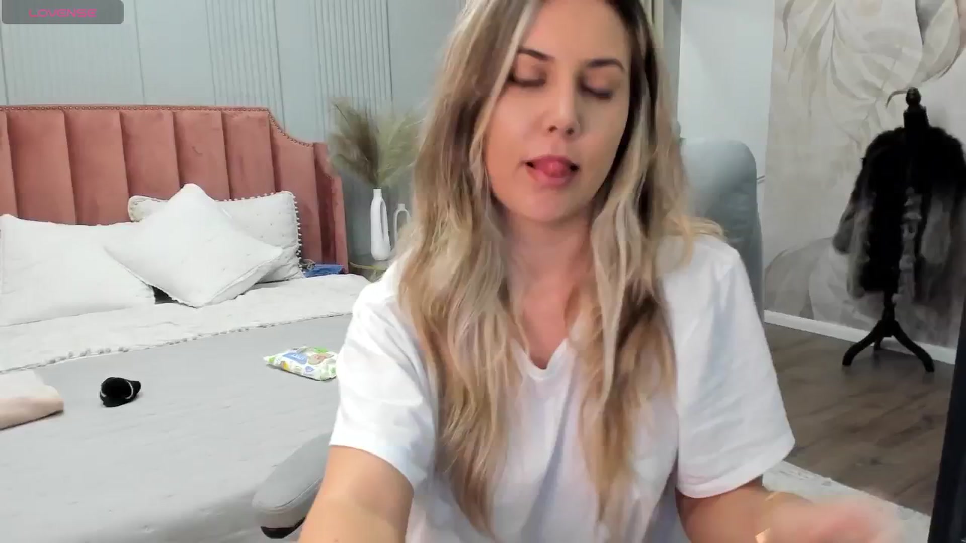 Gallery image thumbnail from NellieCutest's myfreecams stream on, 10/06/2024, 21:54 image 11 of 20