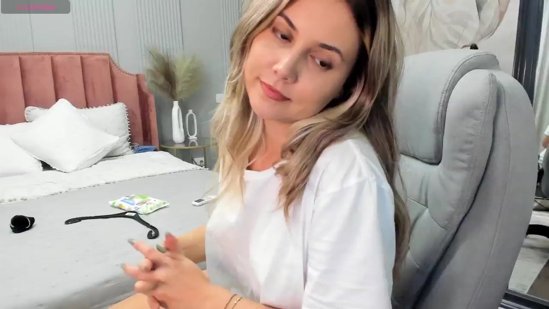 Gallery image thumbnail from NellieCutest's myfreecams stream on, 10/06/2024, 21:54 image 7 of 20