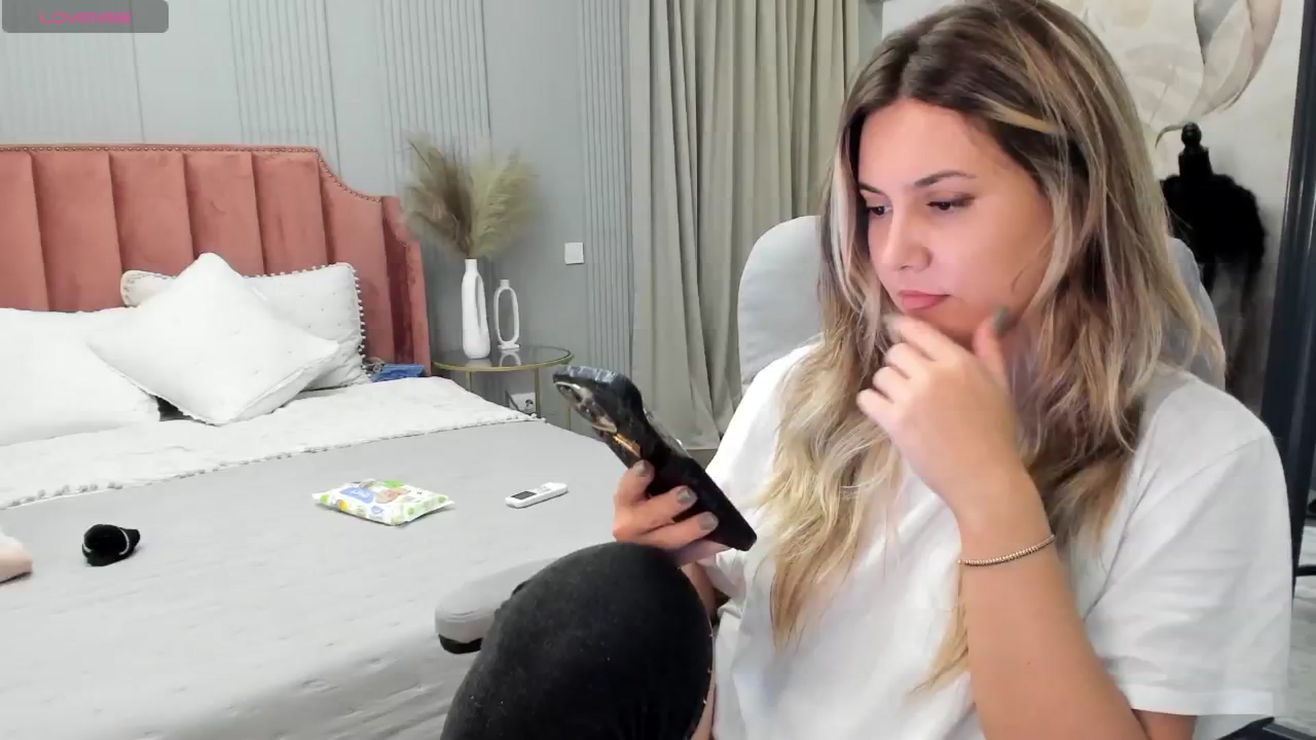Gallery image thumbnail from NellieCutest's myfreecams stream on, 10/06/2024, 21:54 image 10 of 20