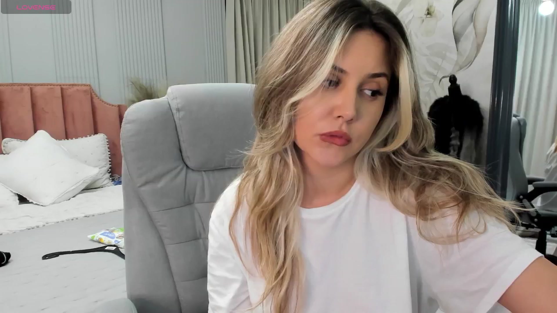 Gallery image thumbnail from NellieCutest's myfreecams stream on, 10/06/2024, 21:54 image 5 of 20