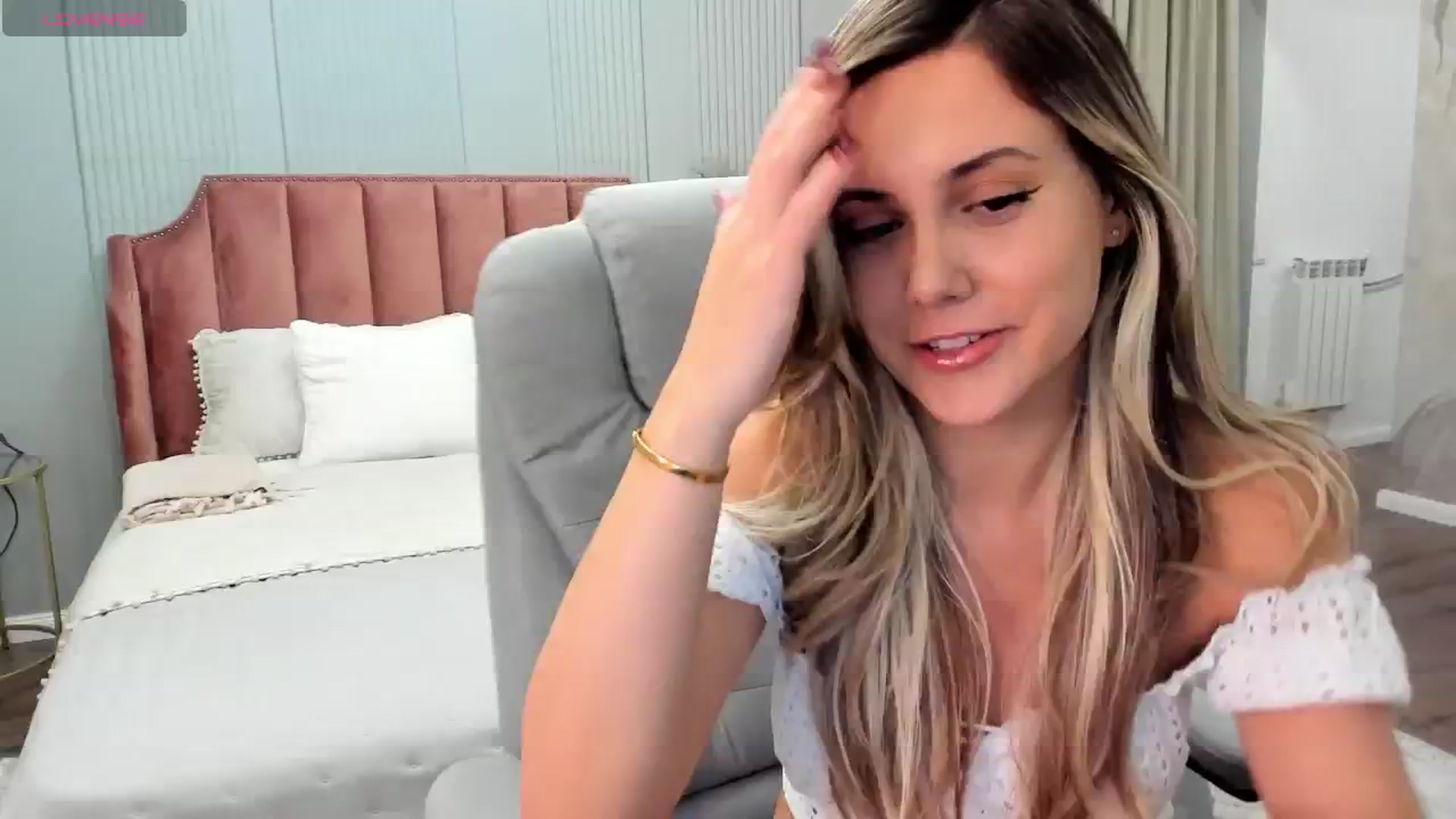 Gallery image thumbnail from NellieCutest's myfreecams stream on, 10/17/2024, 21:15 image 14 of 20