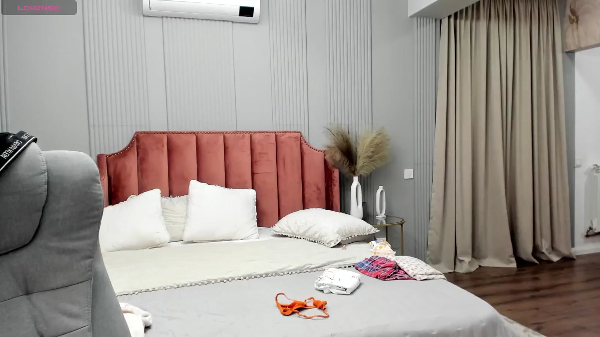 Gallery image thumbnail from NellieCutest's myfreecams stream on, 10/18/2024, 23:33 image 13 of 20