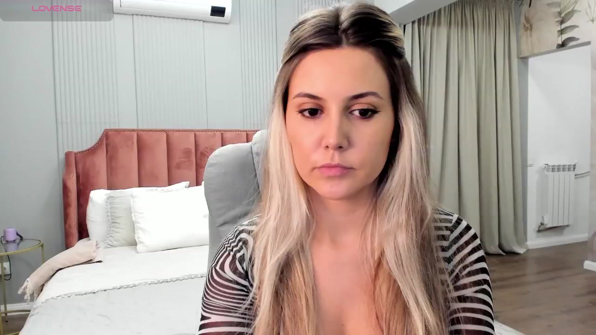 Gallery image thumbnail from NellieCutest's myfreecams stream on, 10/19/2024, 21:31 image 1 of 20