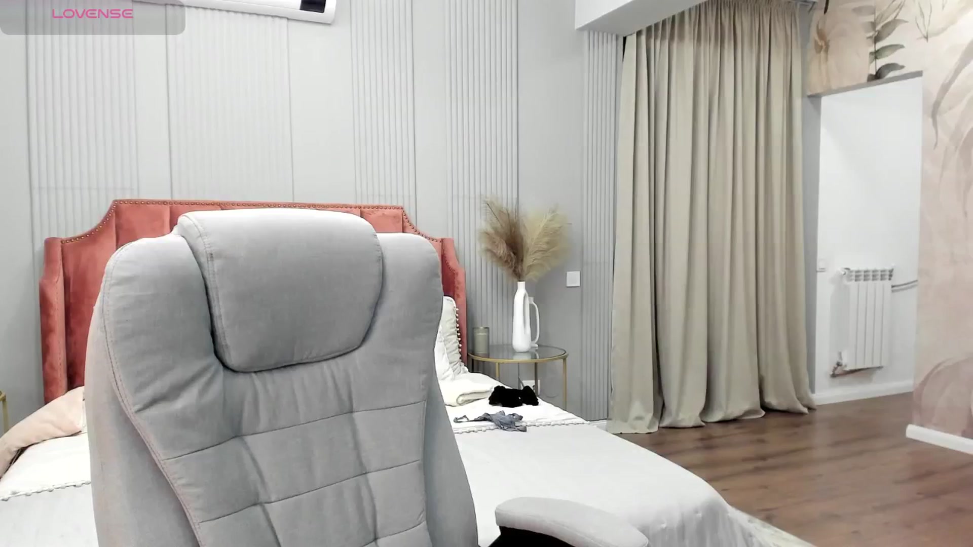 Gallery image thumbnail from NellieCutest's myfreecams stream on, 10/20/2024, 21:27 image 17 of 20