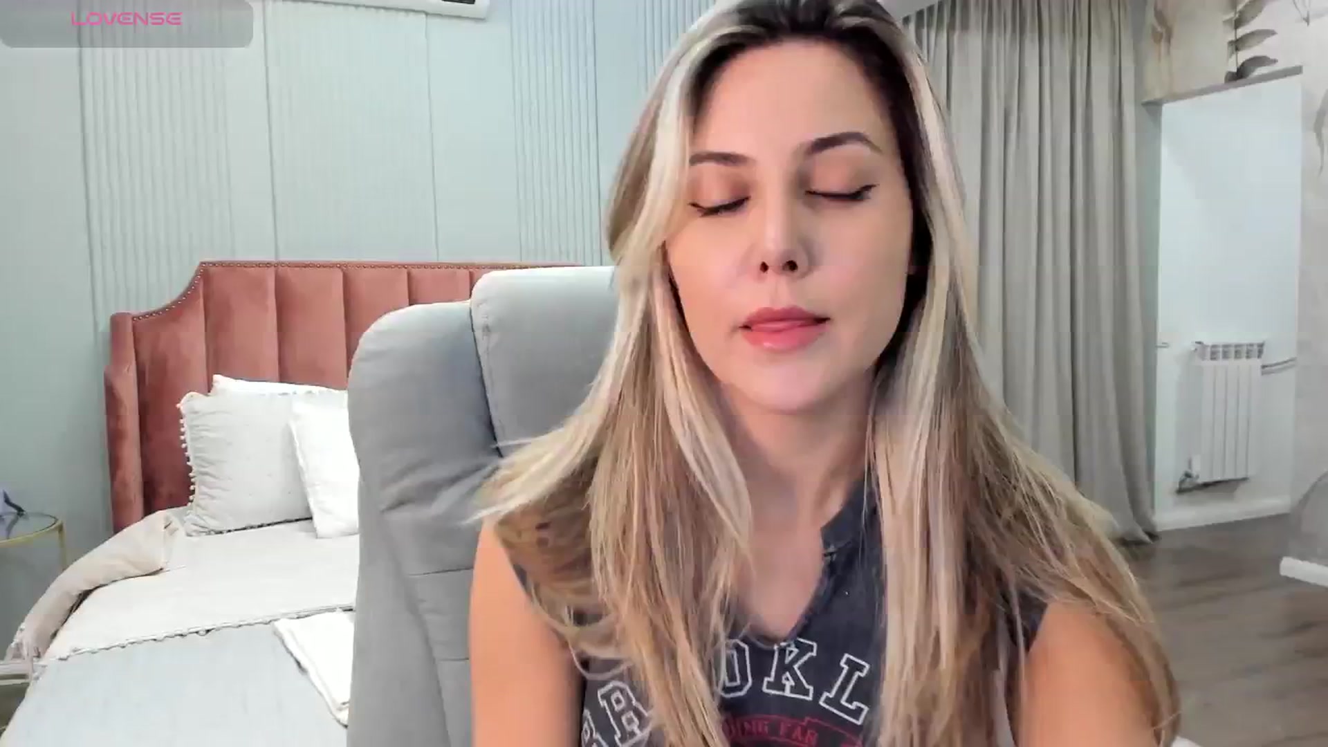 Gallery image thumbnail from NellieCutest's myfreecams stream on, 10/20/2024, 21:27 image 8 of 20
