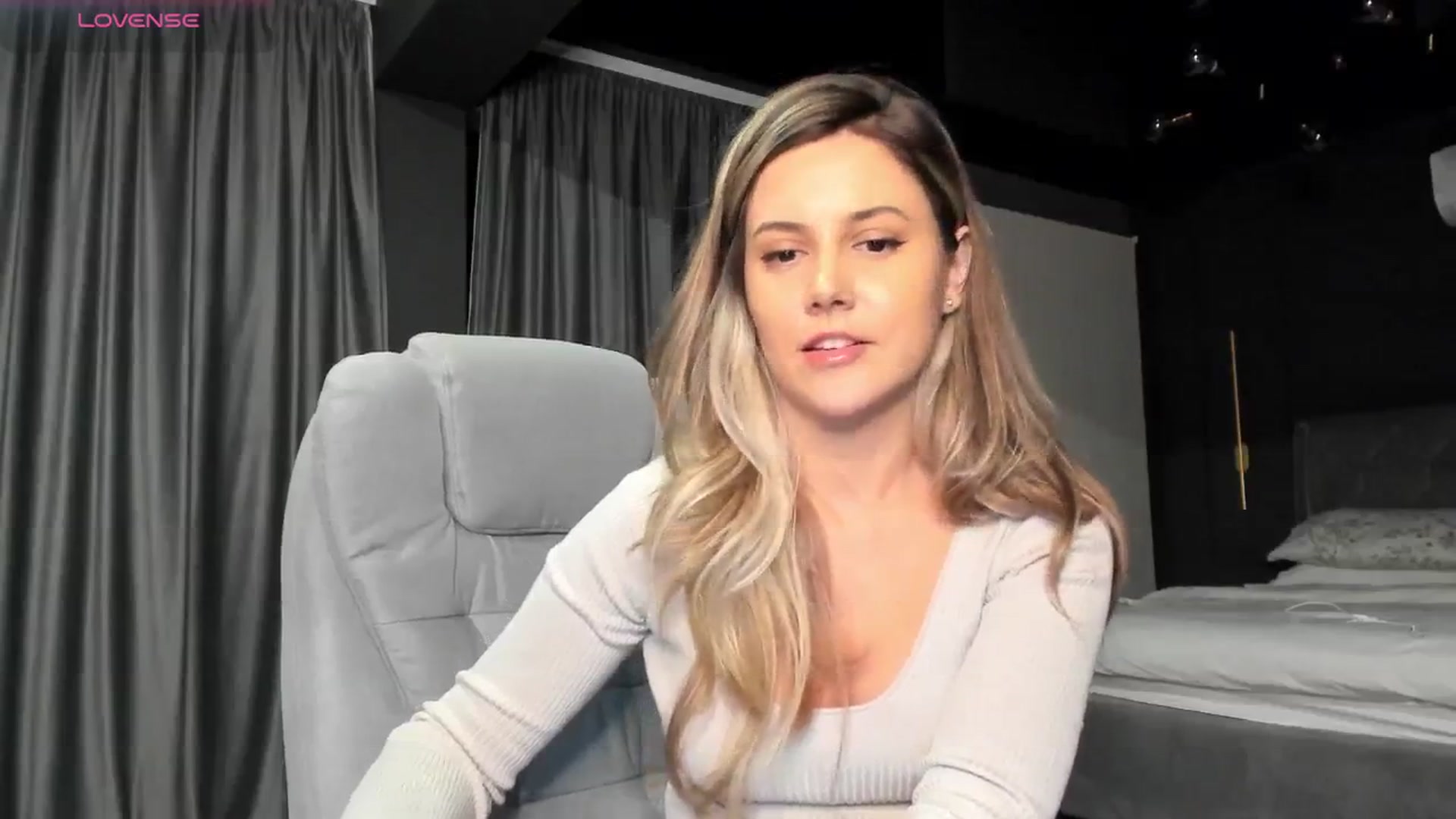 Gallery image thumbnail from NellieCutest's myfreecams stream on, 10/24/2024, 19:47 image 16 of 20