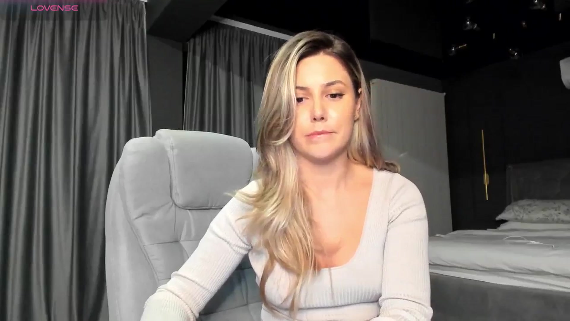 Gallery image thumbnail from NellieCutest's myfreecams stream on, 10/24/2024, 19:47 image 15 of 20
