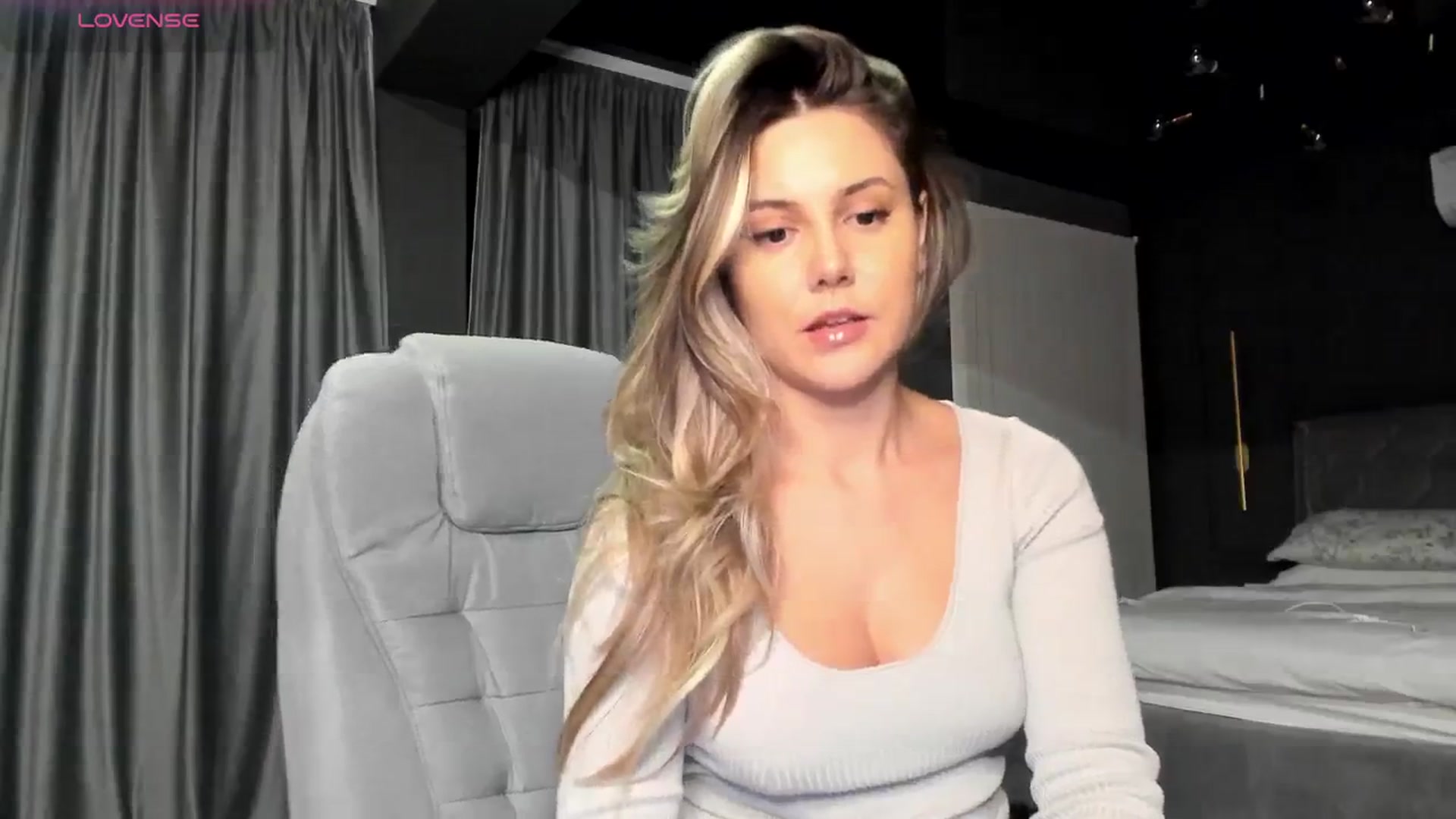 Gallery image thumbnail from NellieCutest's myfreecams stream on, 10/24/2024, 19:47 image 12 of 20