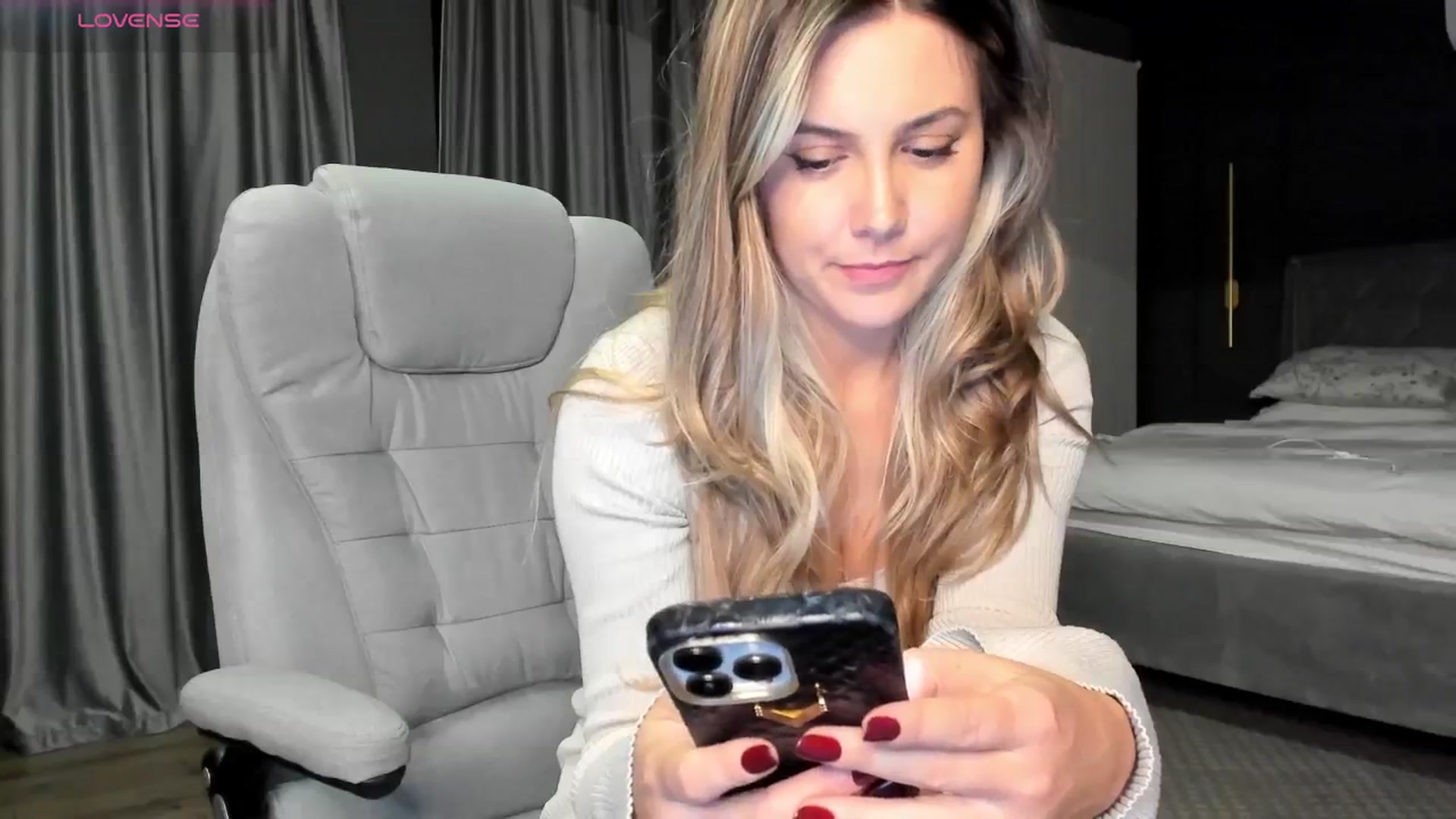 Gallery image thumbnail from NellieCutest's myfreecams stream on, 10/24/2024, 21:32 image 7 of 20