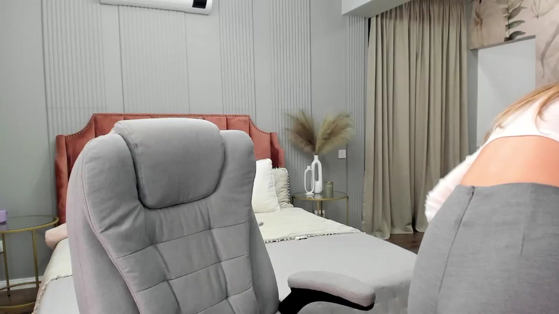 Gallery image thumbnail from NellieCutest's myfreecams stream on, 10/26/2024, 19:21 image 6 of 20