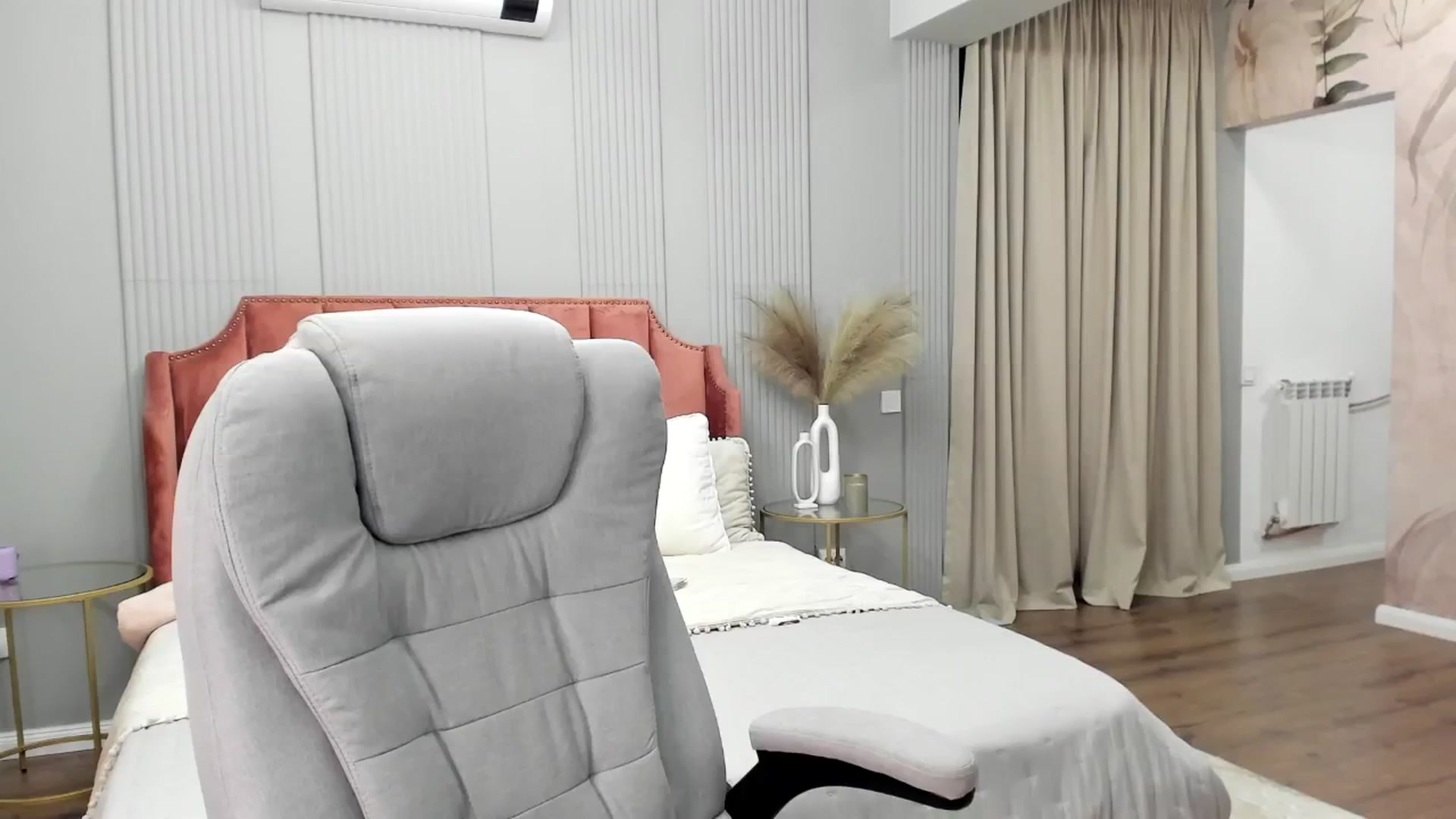 Gallery image thumbnail from NellieCutest's myfreecams stream on, 10/26/2024, 19:21 image 7 of 20