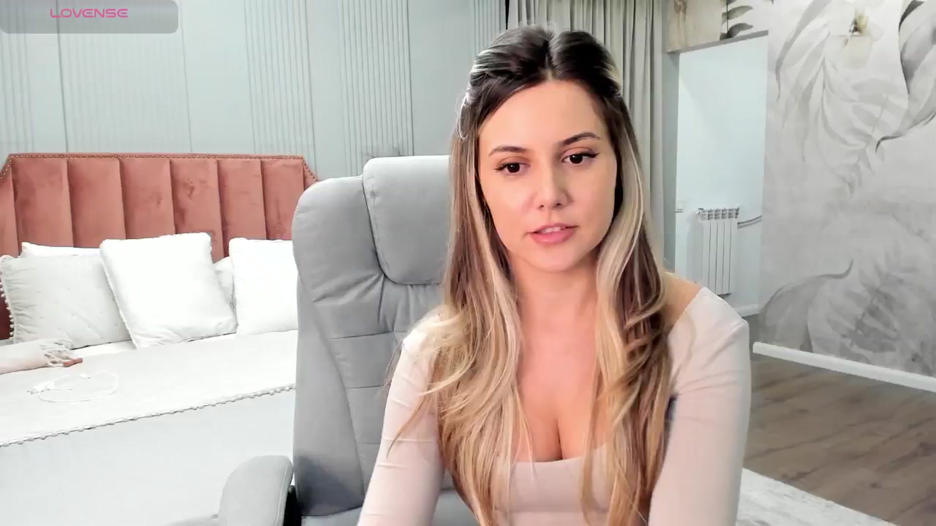 Gallery image thumbnail from NellieCutest's myfreecams stream on, 10/26/2024, 22:41 image 4 of 20