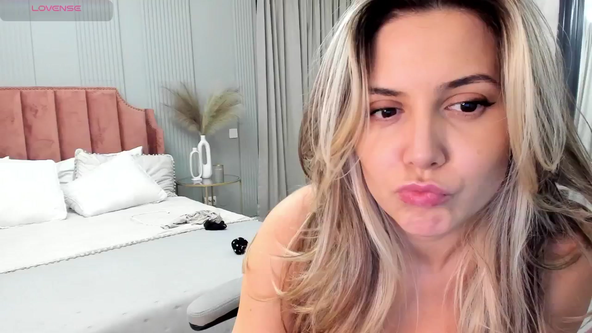 Gallery image thumbnail from NellieCutest's myfreecams stream on, 10/26/2024, 23:59 image 2 of 20