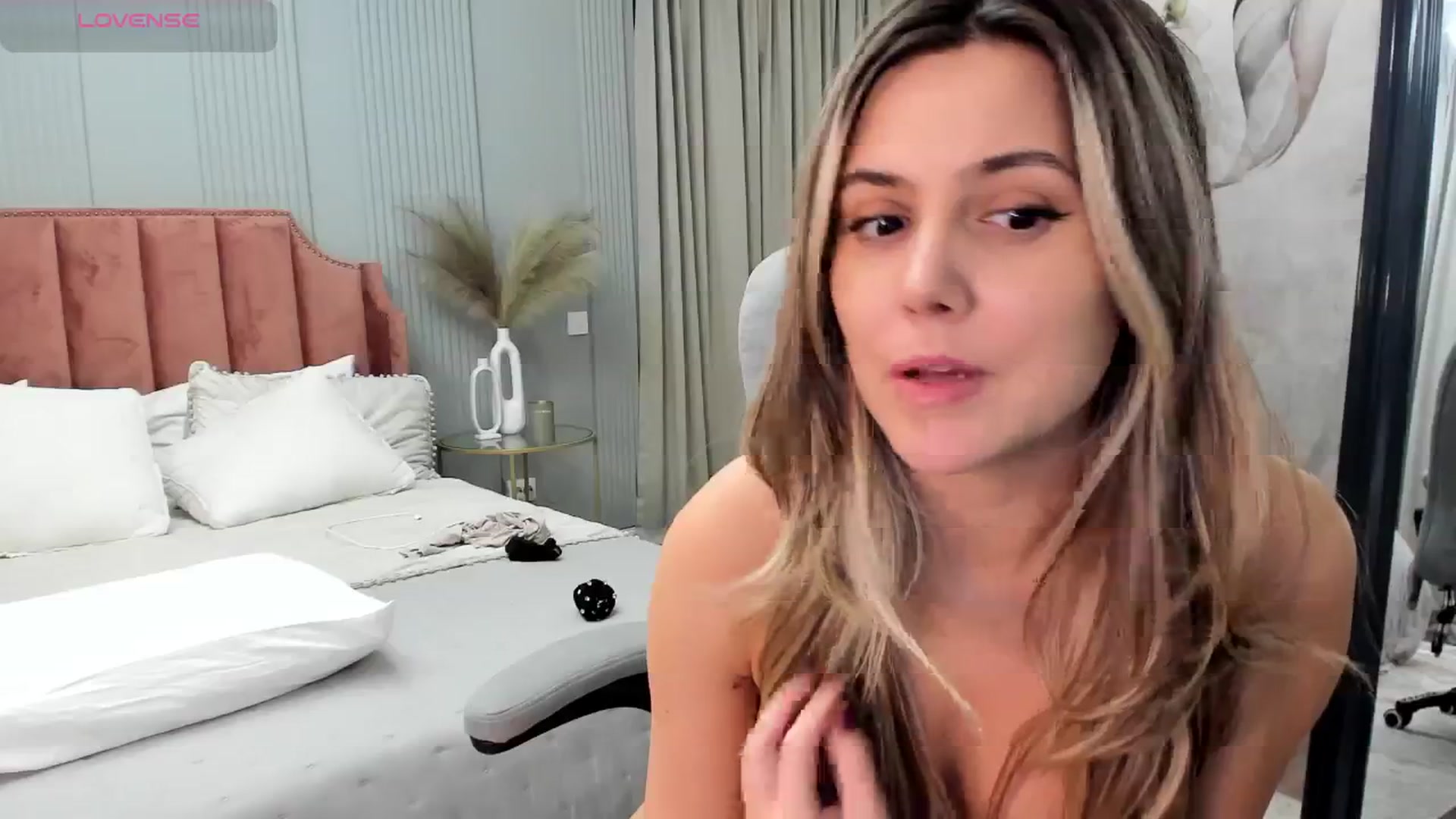 Gallery image thumbnail from NellieCutest's myfreecams stream on, 10/26/2024, 23:59 image 14 of 20