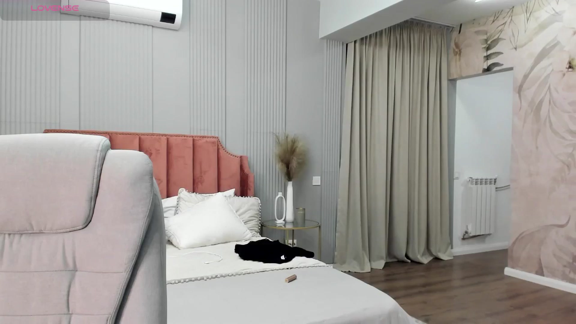 Gallery image thumbnail from NellieCutest's myfreecams stream on, 10/27/2024, 23:35 image 13 of 20