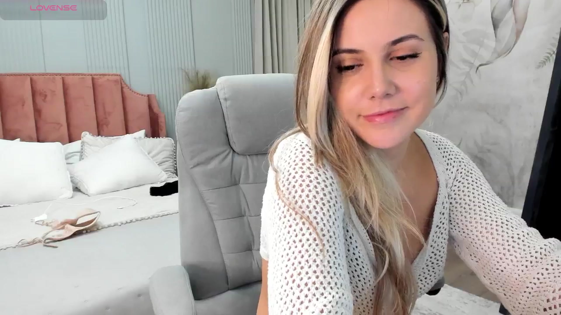 Gallery image thumbnail from NellieCutest's myfreecams stream on, 10/27/2024, 23:35 image 19 of 20