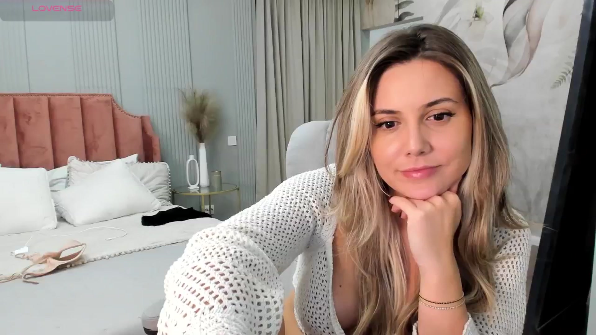 Gallery image thumbnail from NellieCutest's myfreecams stream on, 10/27/2024, 23:35 image 18 of 20