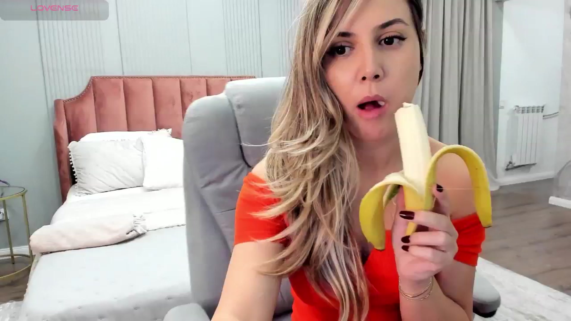 Gallery image thumbnail from NellieCutest's myfreecams stream on, 10/31/2024, 23:09 image 14 of 20