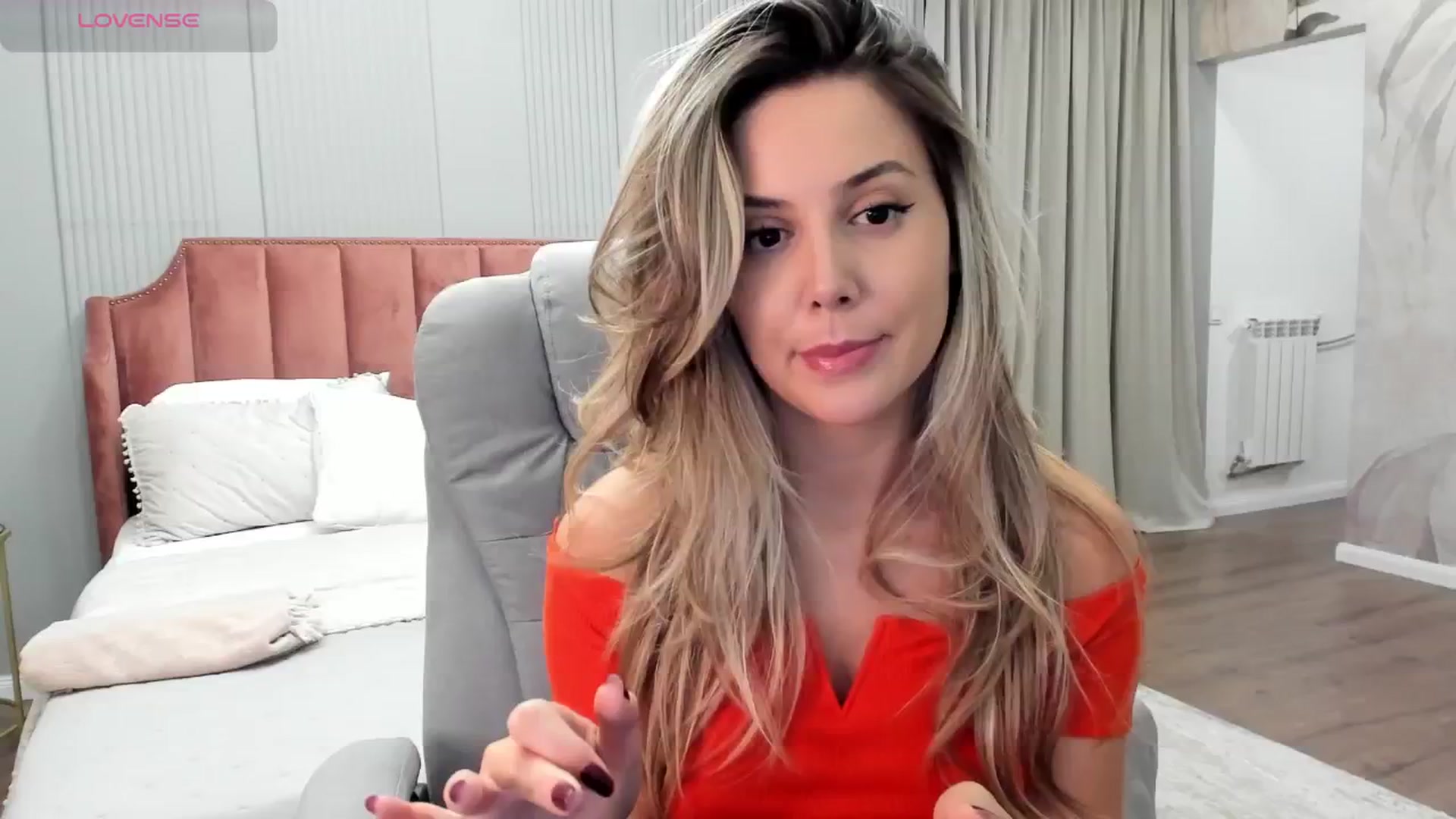Gallery image thumbnail from NellieCutest's myfreecams stream on, 10/31/2024, 23:09 image 8 of 20