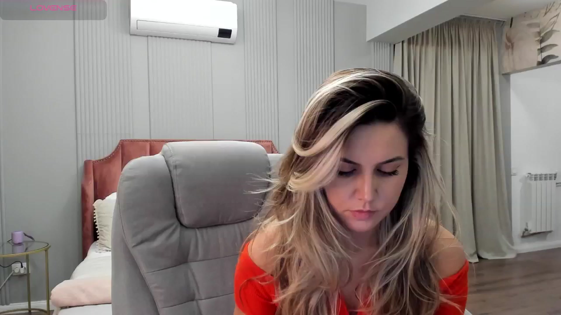 Gallery image thumbnail from NellieCutest's myfreecams stream on, 10/31/2024, 23:09 image 1 of 20