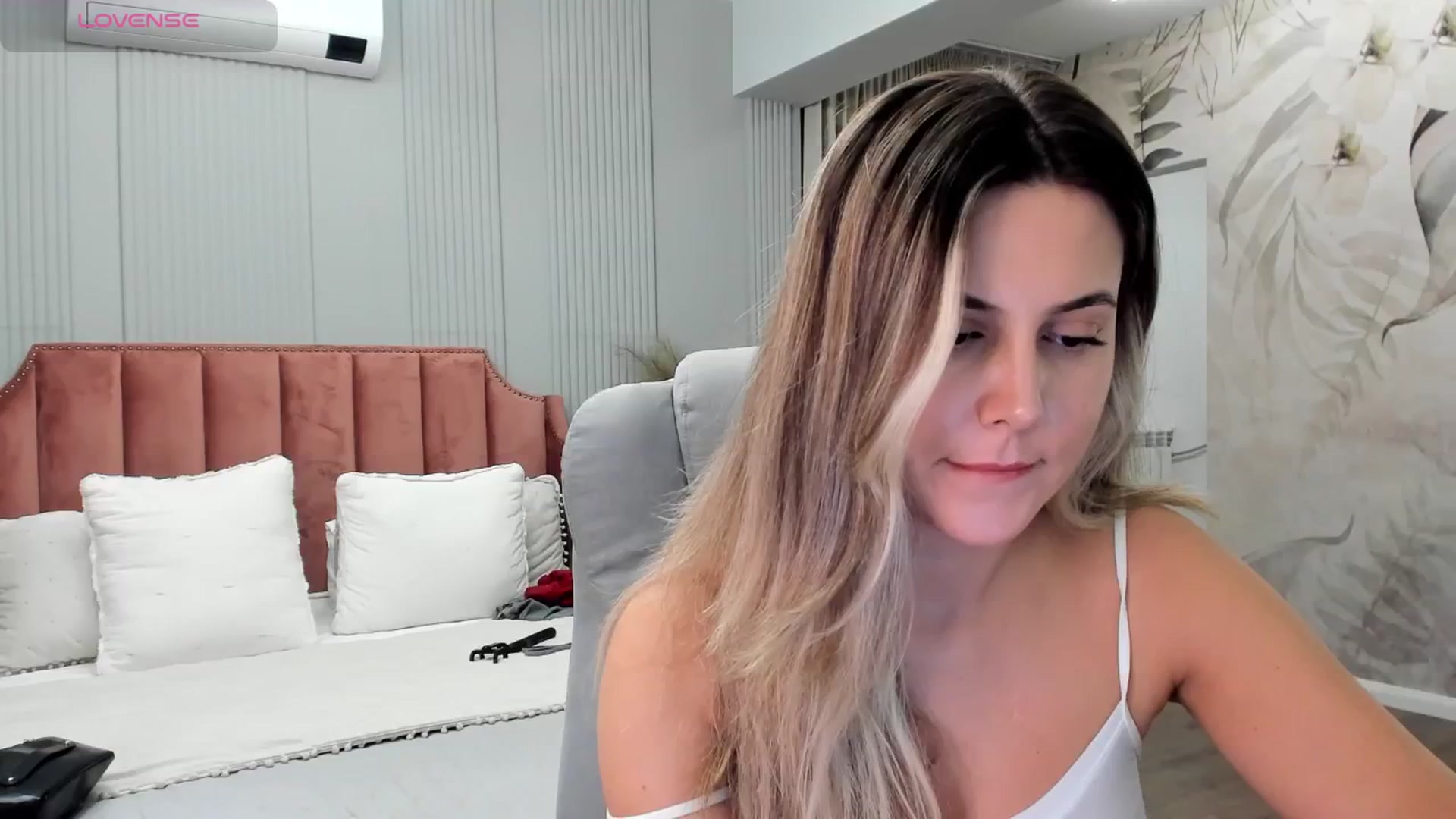Gallery image thumbnail from NellieCutest's myfreecams stream on, 11/10/2024, 21:09 image 2 of 20