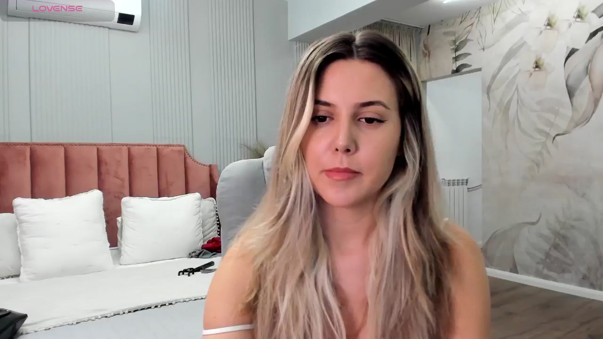 Gallery image thumbnail from NellieCutest's myfreecams stream on, 11/10/2024, 21:09 image 1 of 20