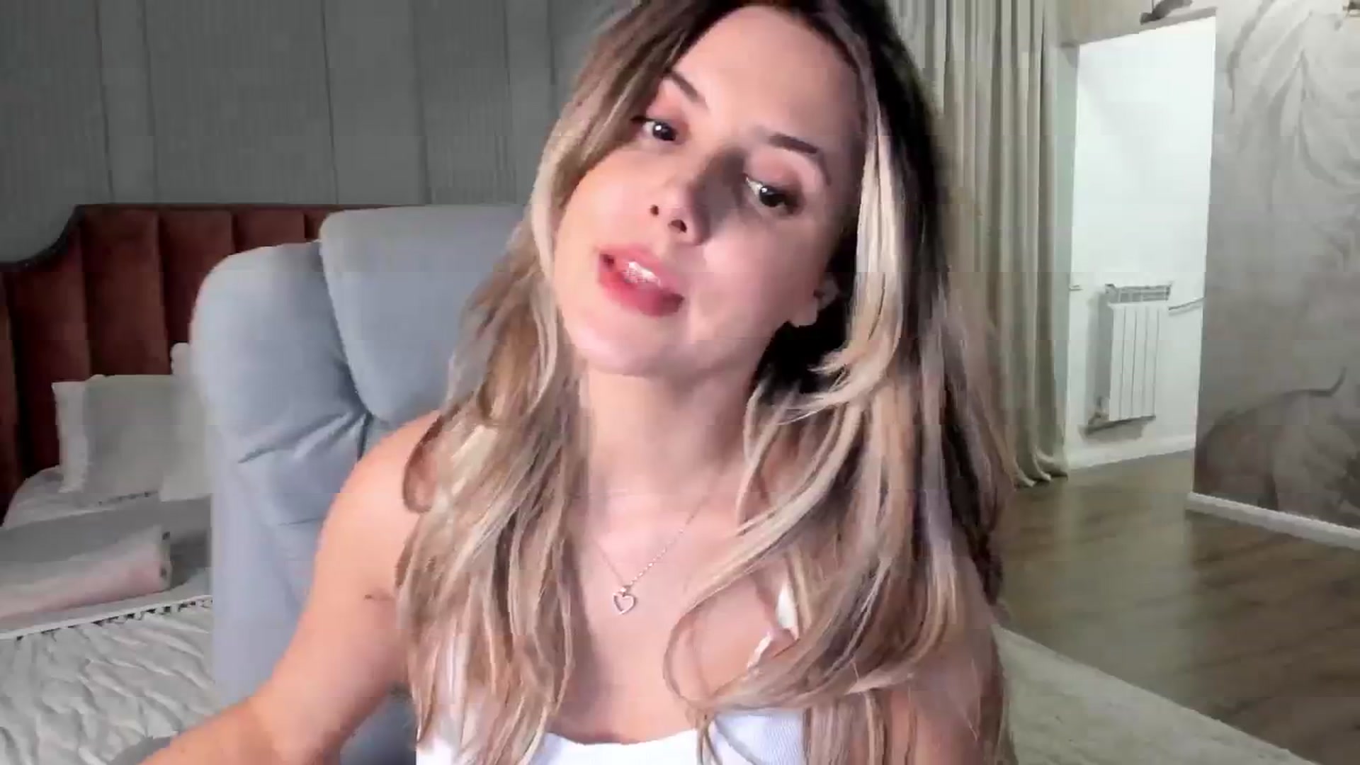 Gallery image thumbnail from NellieCutest's myfreecams stream on, 11/22/2024, 23:13 image 16 of 20