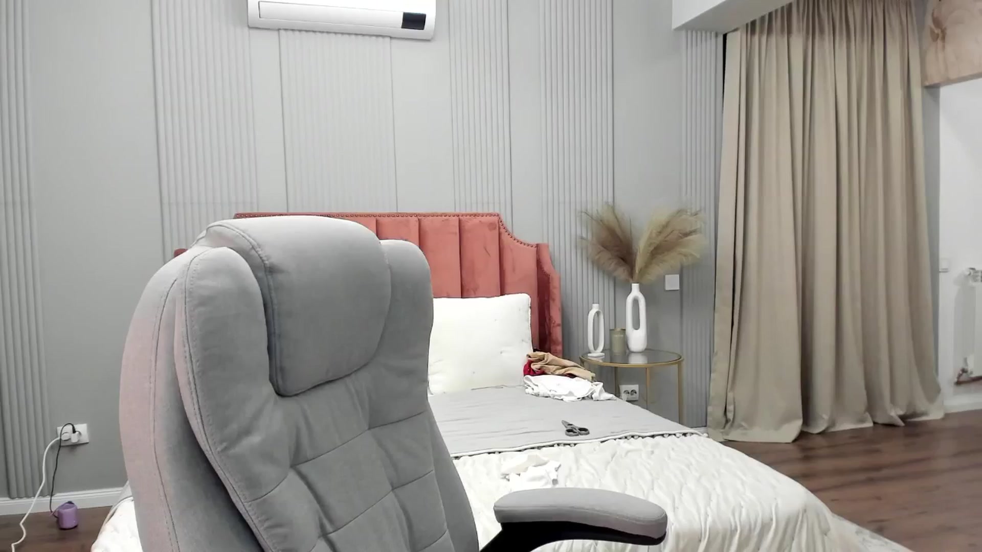 Gallery image thumbnail from NellieCutest's myfreecams stream on, 11/28/2024, 20:45 image 1 of 20