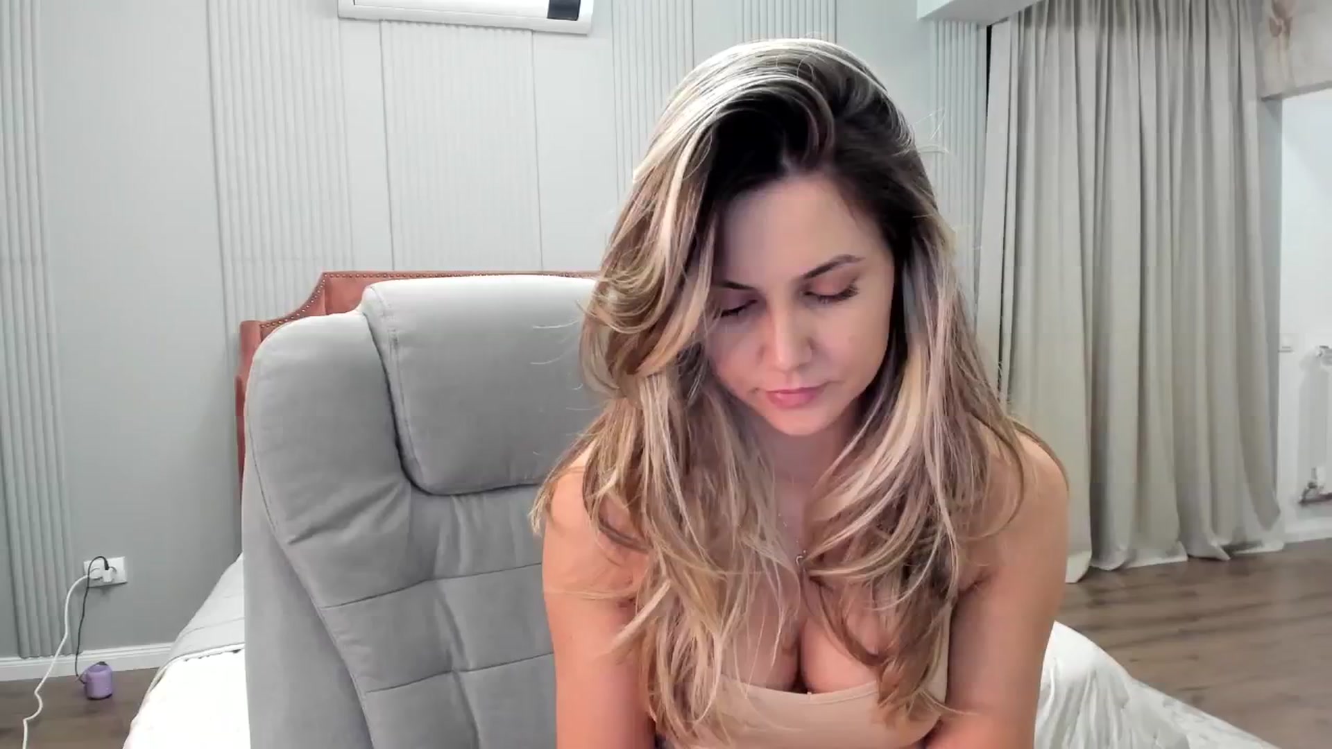 Gallery image thumbnail from NellieCutest's myfreecams stream on, 11/28/2024, 20:45 image 6 of 20