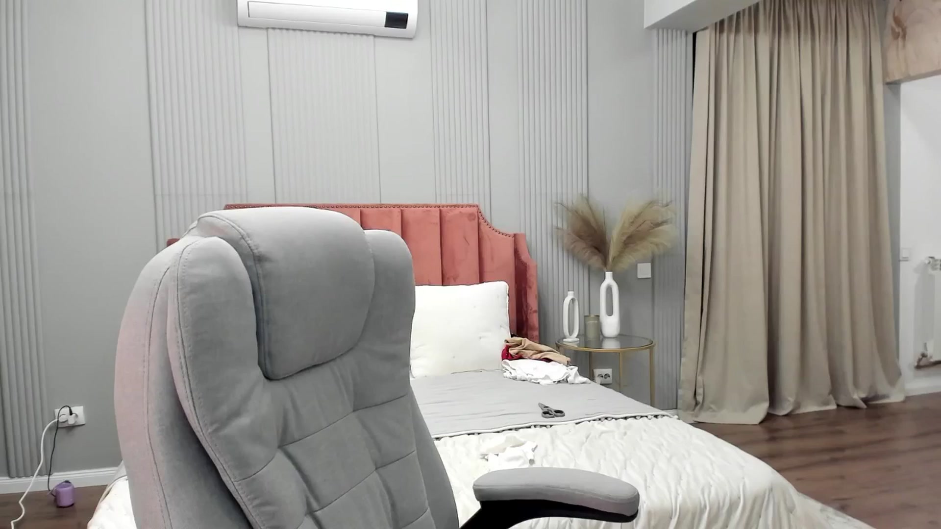 Gallery image thumbnail from NellieCutest's myfreecams stream on, 11/28/2024, 20:45 image 2 of 20